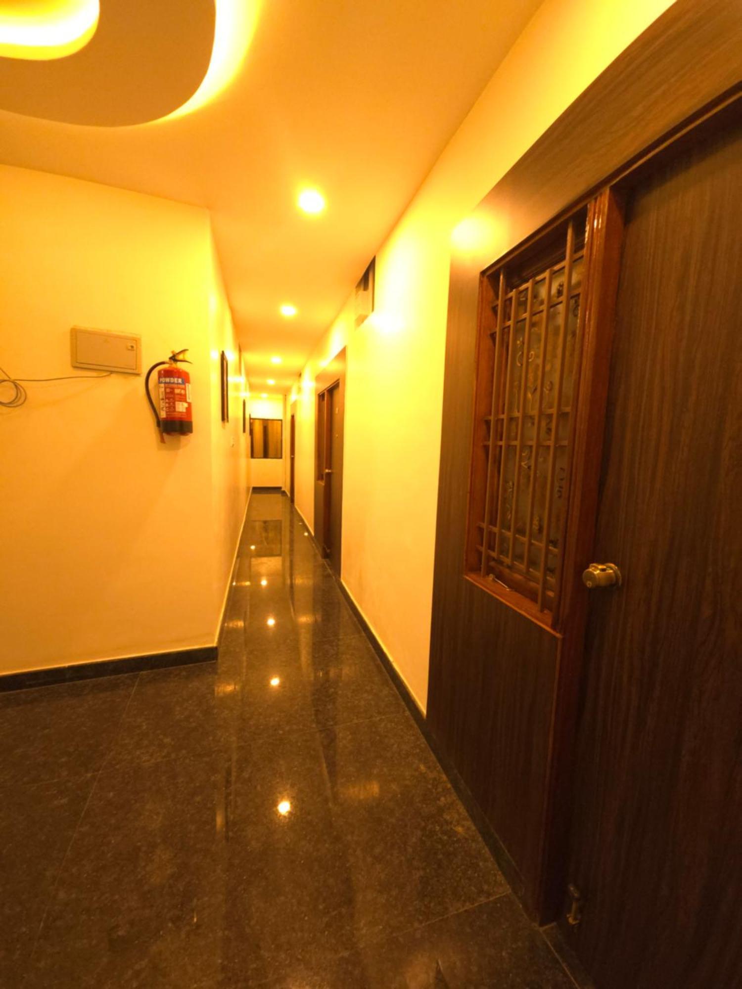 Hotel Shreem Sesha Sai Residency Tiruvannāmalai Zewnętrze zdjęcie